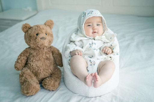 广汉宝宝吃不饱母乳的症状